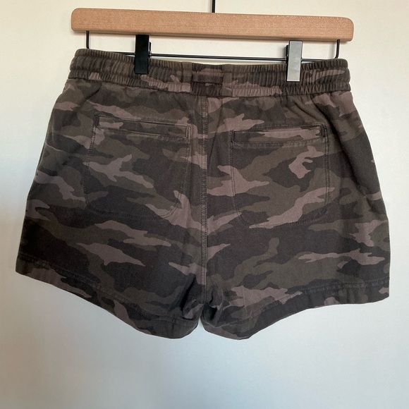 Pre-loved Athleta Camo Farallon Organic Cotton Short - Size 2 - Picture 4 of 4